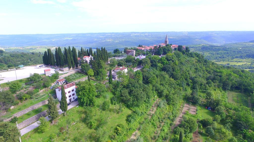 Apartments Smile By Rent Istria Groznjan Bagian luar foto
